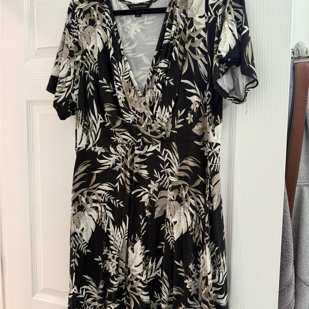 41 Hawthorn Monochrome Floral Top